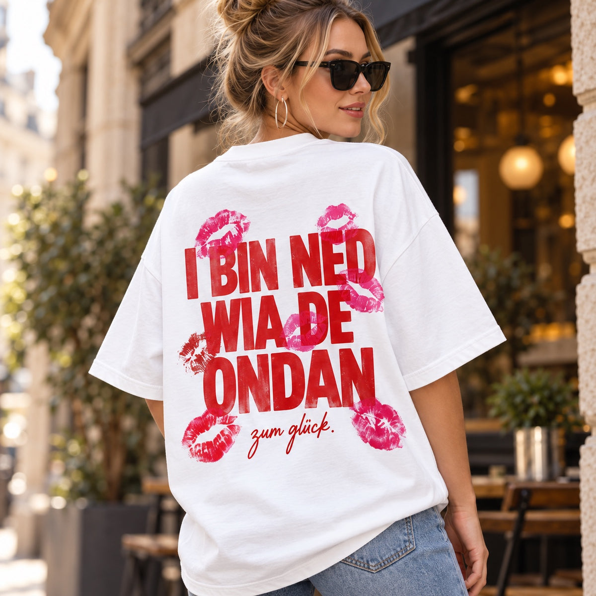 Nahaufnahme des Rückenmotivs I bin ned wia de ondan am Damen Oversize-T-Shirt