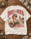 Herren Oversize-T-Shirt Dorf Disco – Vuigas in Weiß, Rückenmotiv auf Altholztisch
