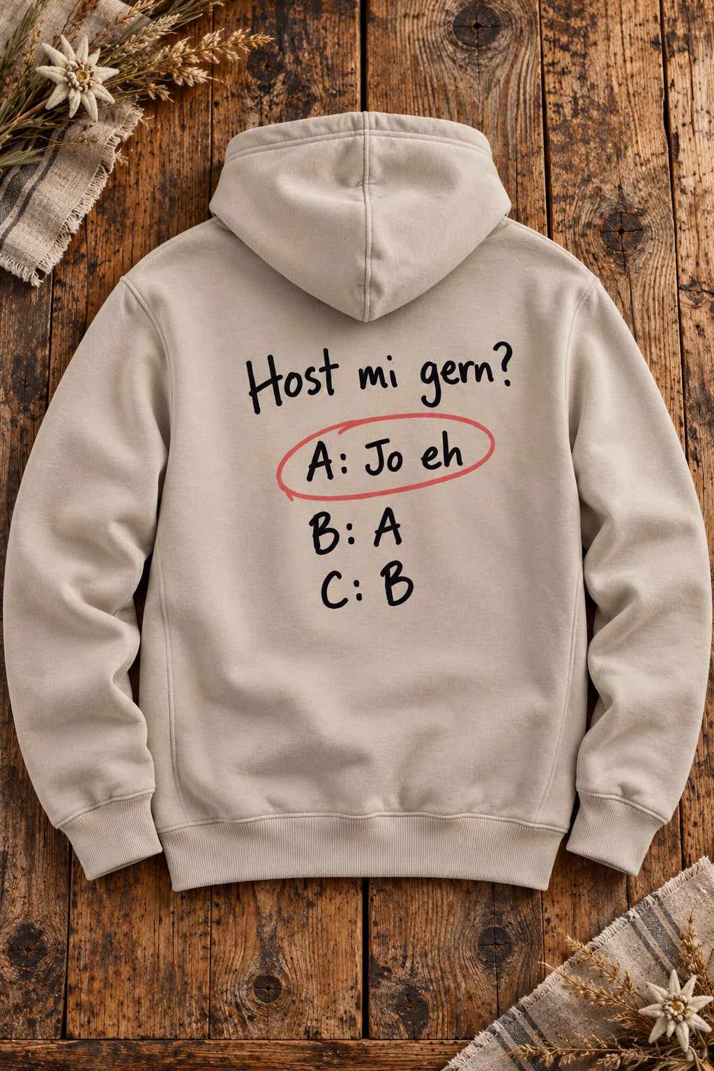 Beiger Herren Hoodie Host mi gern – Rückenansicht auf Altholztisch
