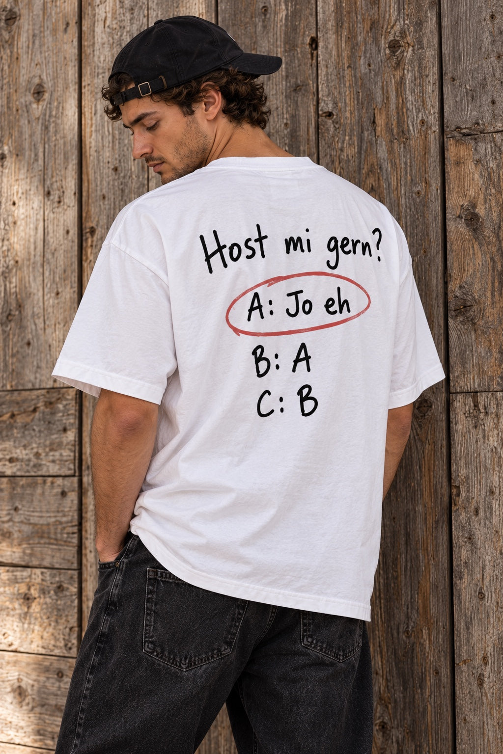 Herren Oversize T-Shirt Host mi gern – Rückenmotiv am Model