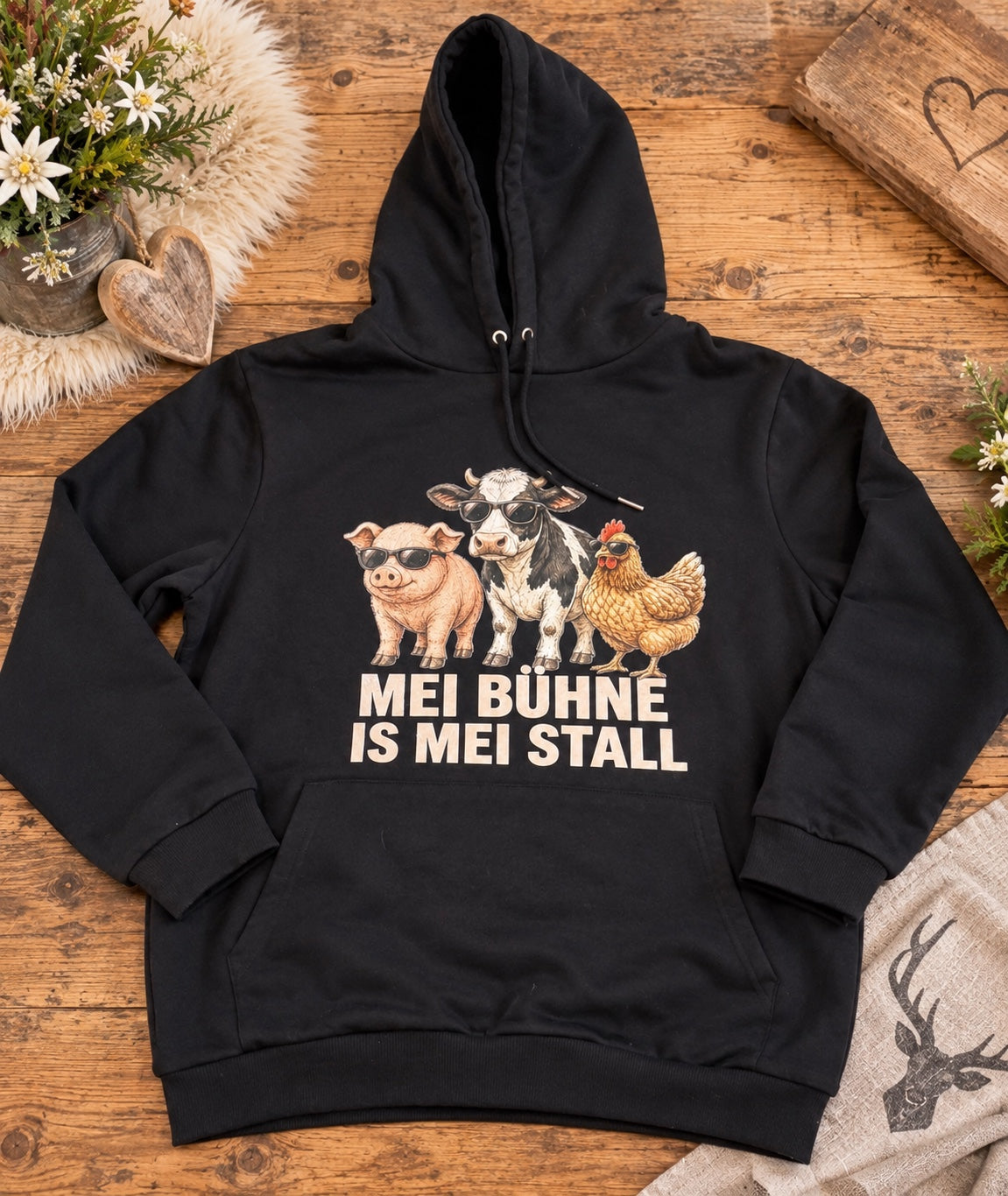 Schwarzer Damen-Hoodie mit Kuh, Schwein und Huhn und Aufdruck Mei Bühne is mei Stall