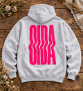 Grau melierter Hoodie mit pinkem OIDA Rückenprint auf Altholz